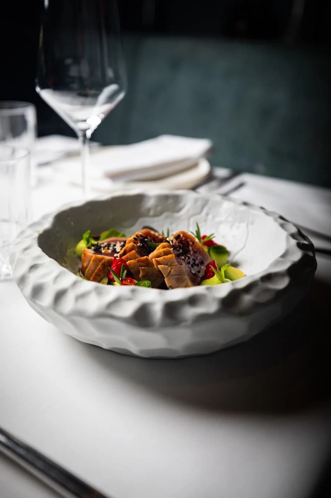 Bellucci Berlin – Thunfisch-Tataki mit Sesam, Avocado und frischem Gemüse