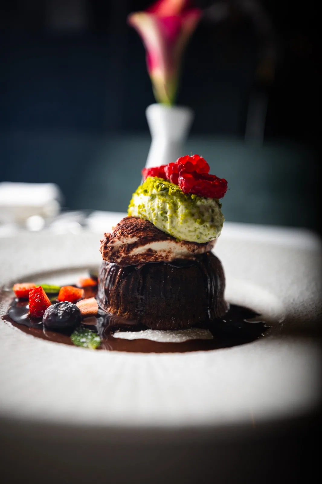 Bellucci Berlin – Schokoladen-Lavakuchen mit Pistazieneis und frischen Beeren