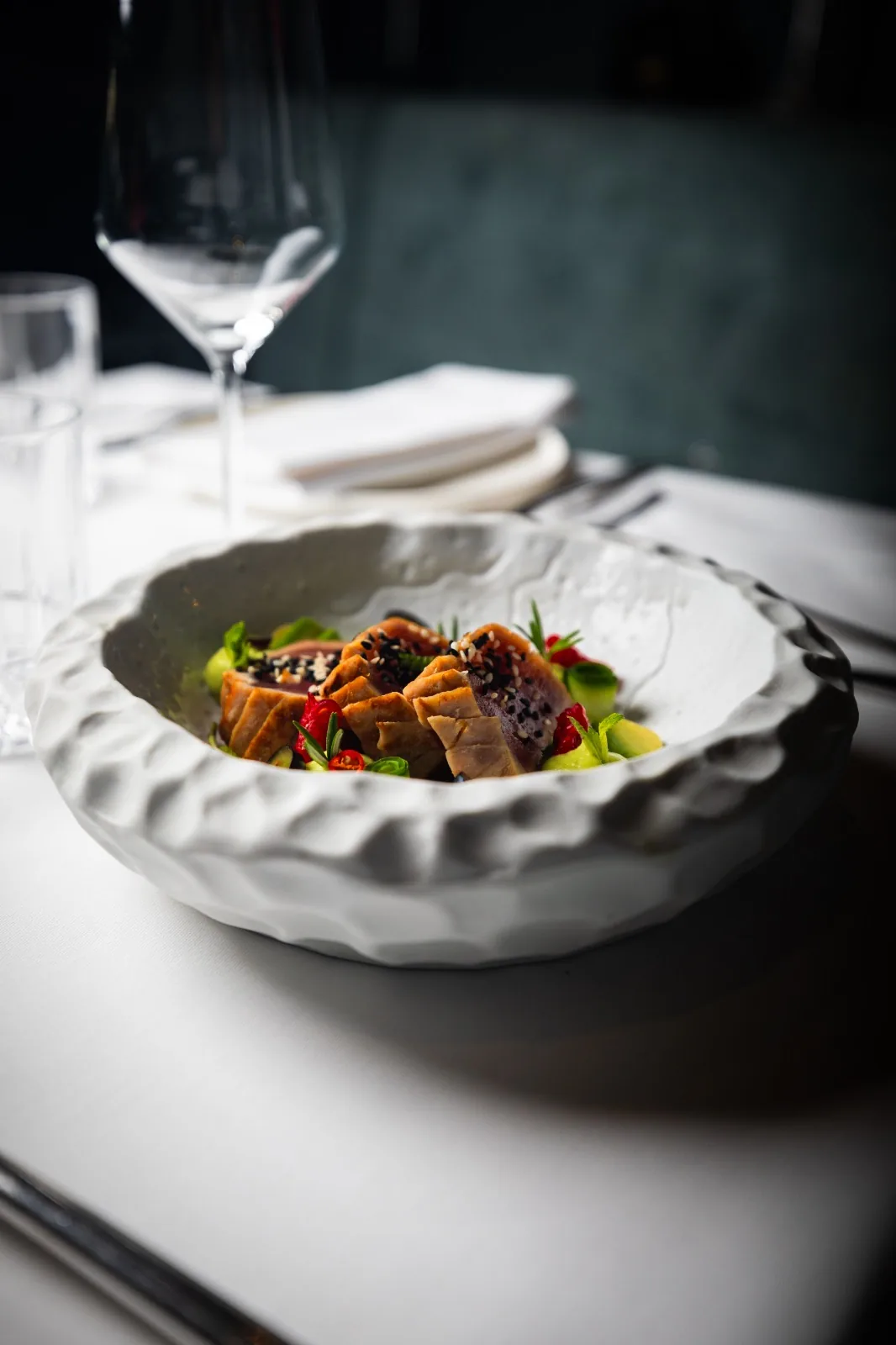 Bellucci Berlin – Thunfisch-Tataki mit Sesam, Avocado und frischem Gemüse